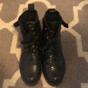 ✨ ✨ snake skin like black leather booties - 8.5 ✨✨